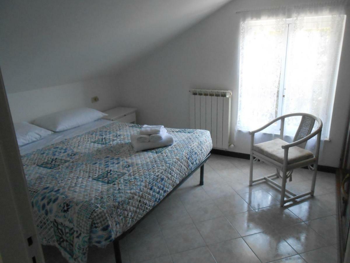 Ferienwohnung La Mansardina Vezzi Portio Exterior foto