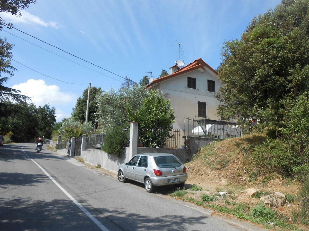Ferienwohnung La Mansardina Vezzi Portio Exterior foto