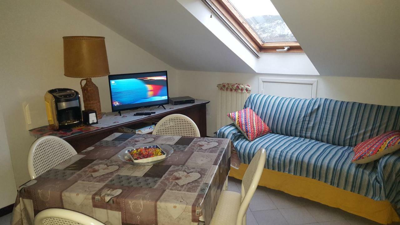 Ferienwohnung La Mansardina Vezzi Portio Exterior foto