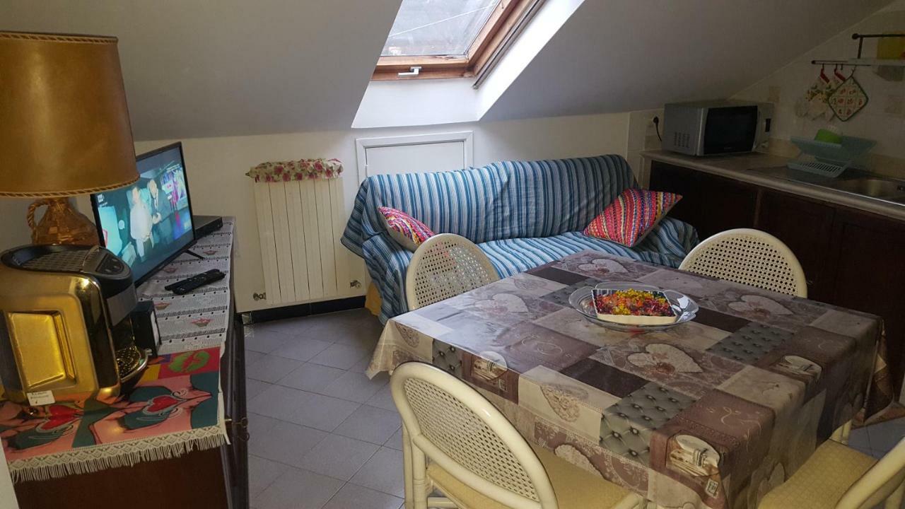 Ferienwohnung La Mansardina Vezzi Portio Exterior foto